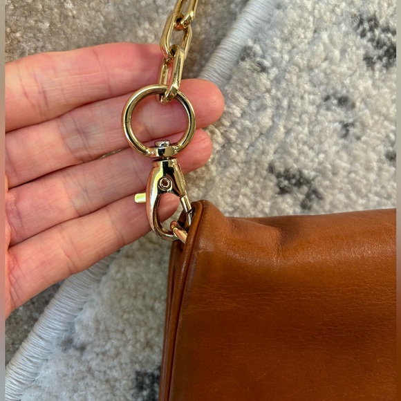 TORY BURCH Reva Flap Purse. Doubles as both shoulder as well as clutch. - Picture 4 of 10